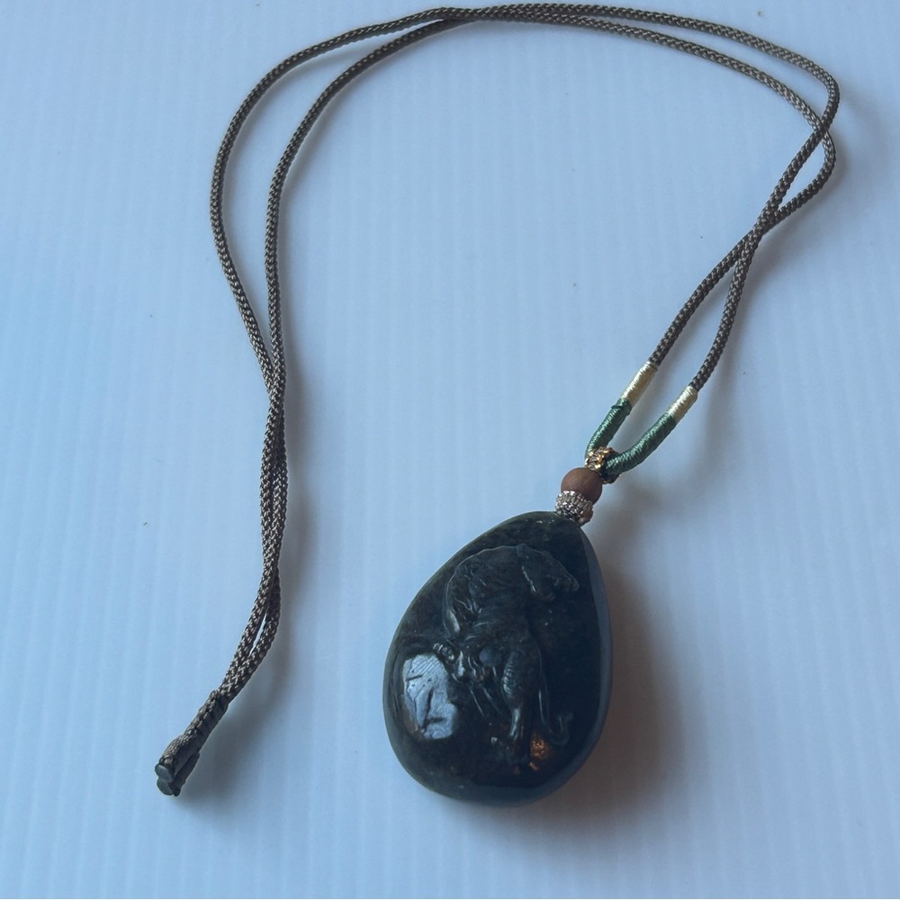 Natural jade brown tiger carved Pendant Necklace with adjustable cord